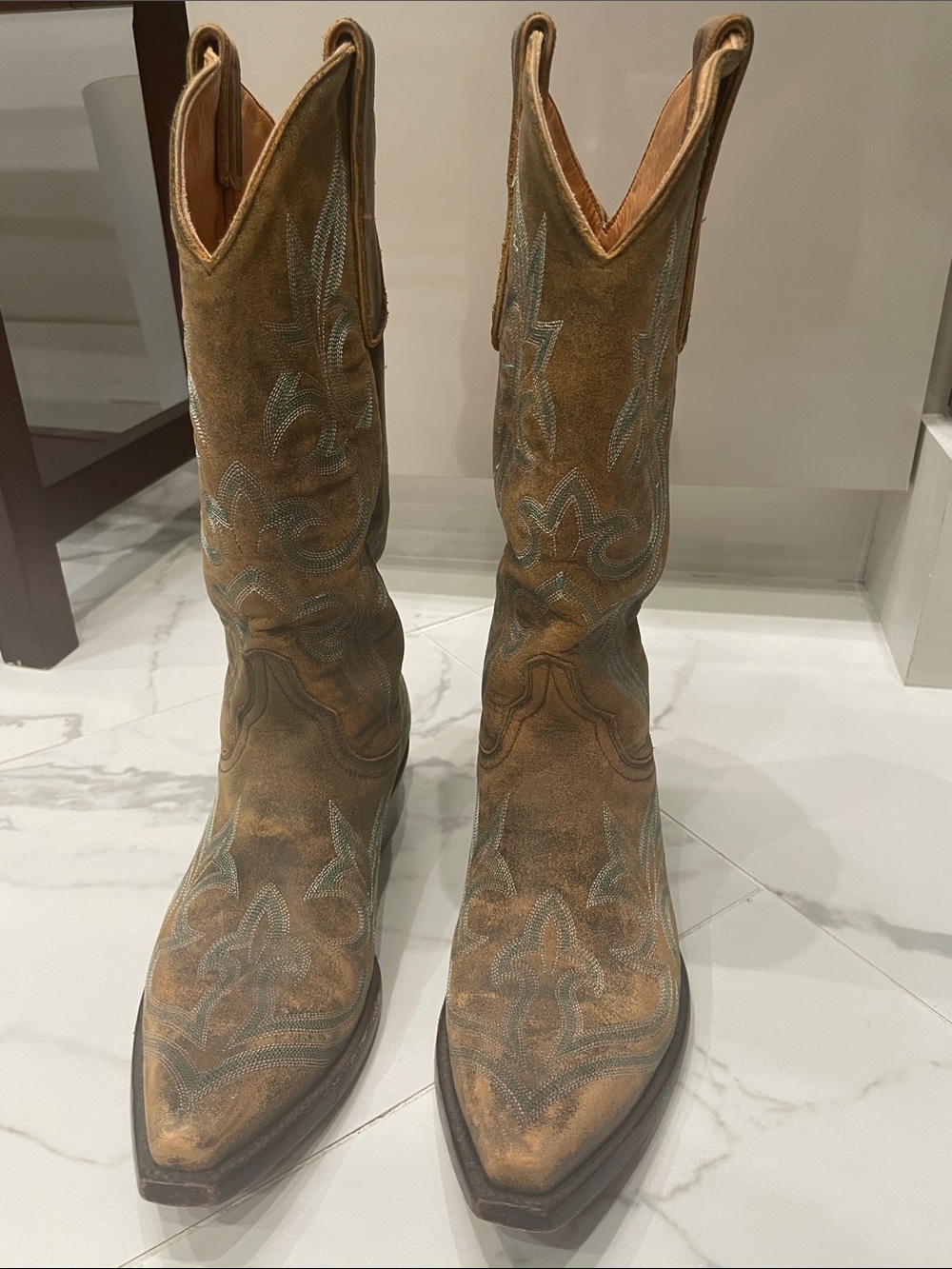 Distressed leather Old Gringo cowboy boots